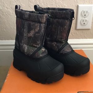Kids snow boots 🥾 size 11
